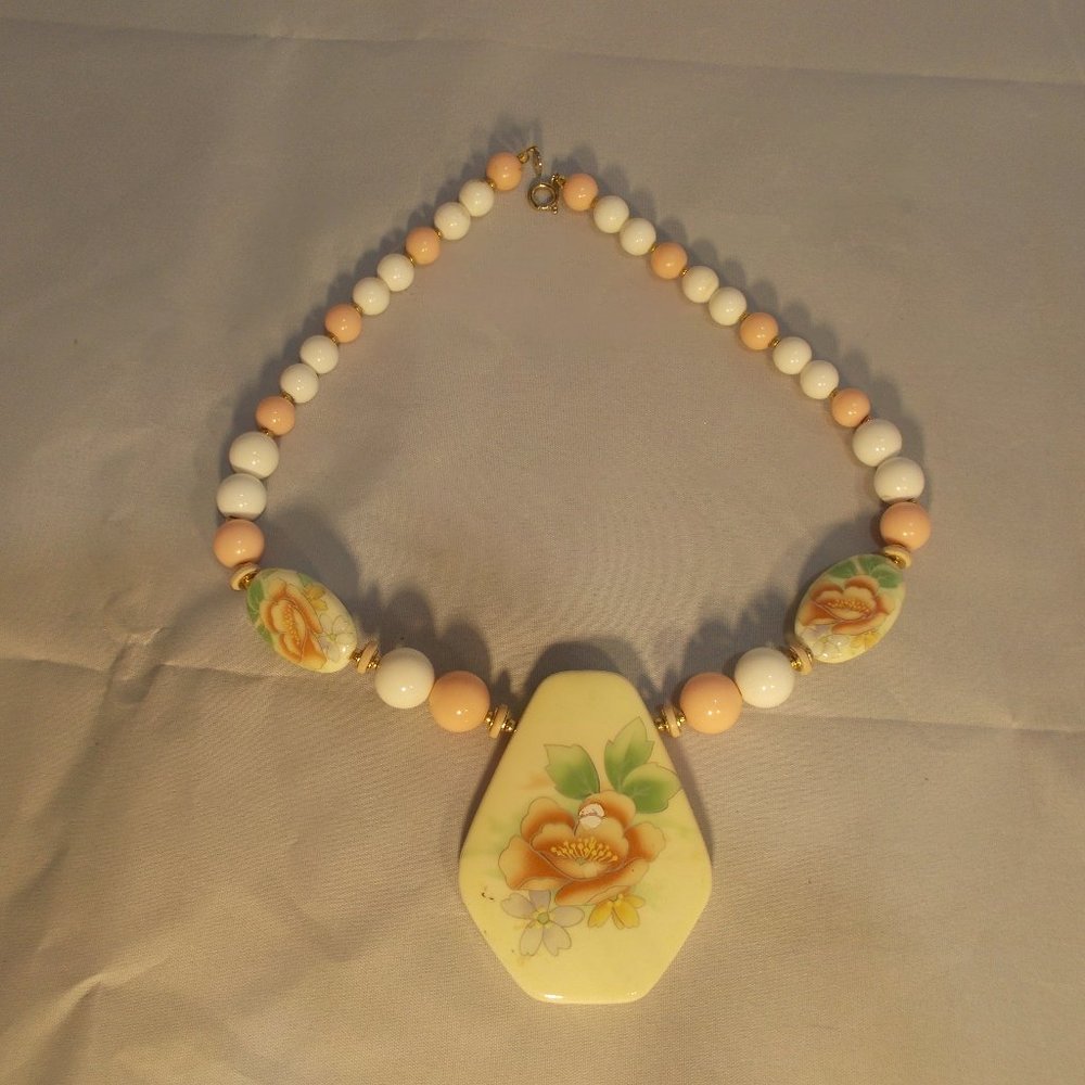 Beautiful unique  floral necklace approximately 19.5" tip to tip